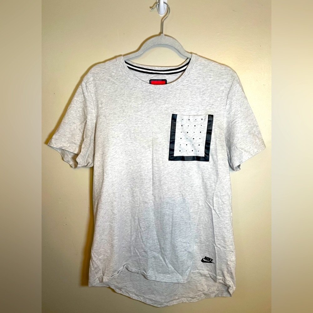 Nike Pocket Tee / T-Shirt